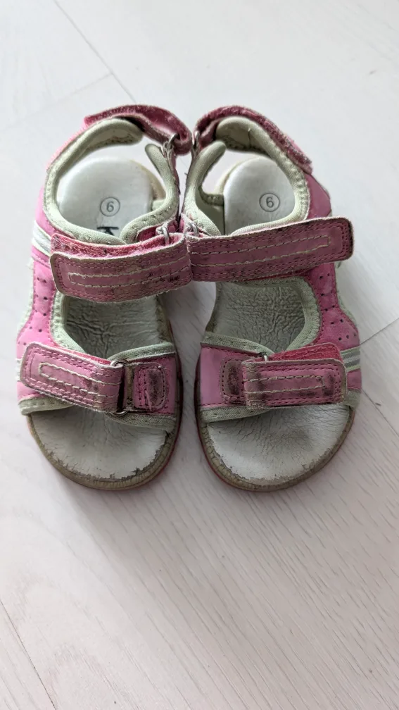 Toddler Size 9 Kiper Pink Sandals🏈 thumbnail