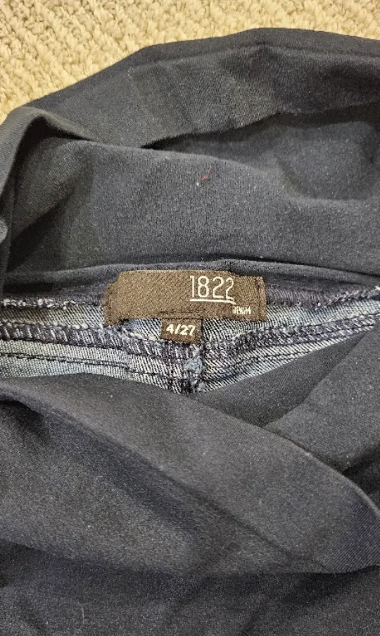 1822 Denim Maternity Shorts Size 4/27 image indicator(4)