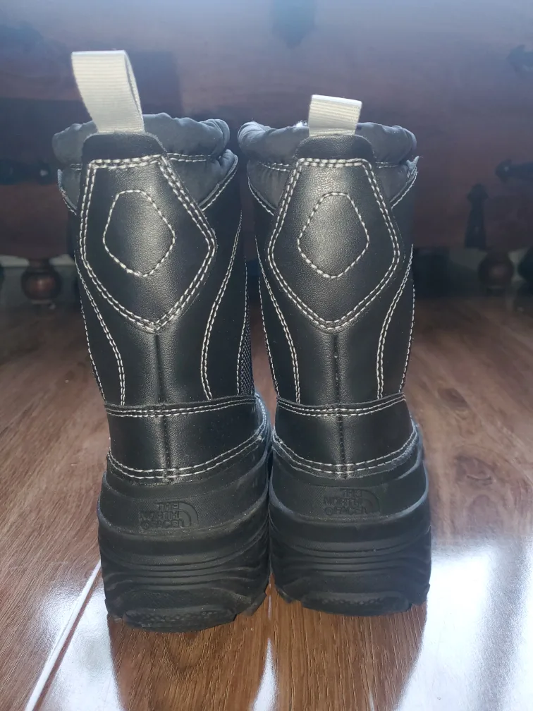 North Face Kids Winter Snow Boots - Size 3 image indicator(3)