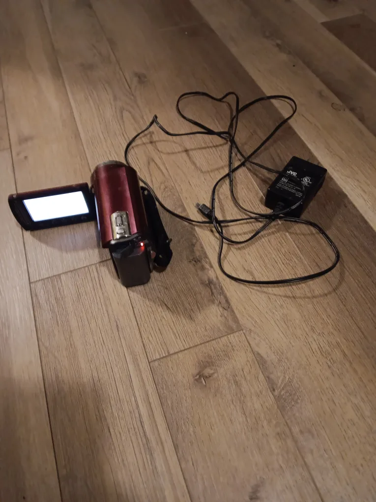 JVC Everio GZ-HM350 HD Camcorder thumbnail