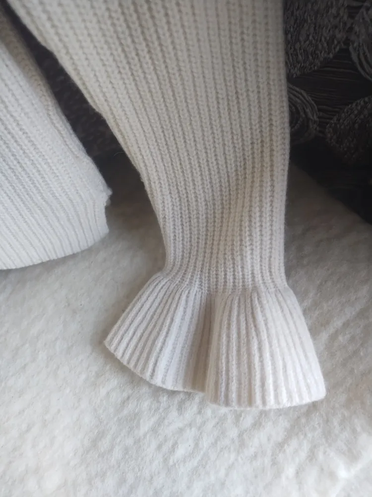 Ann Taylor wool & cashmere sweater size S image indicator(3)