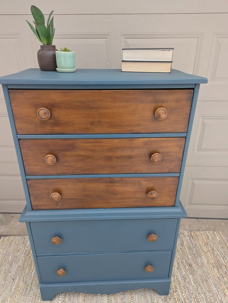 Vintage Two-Tone Chest of Drawers image indicator(2)