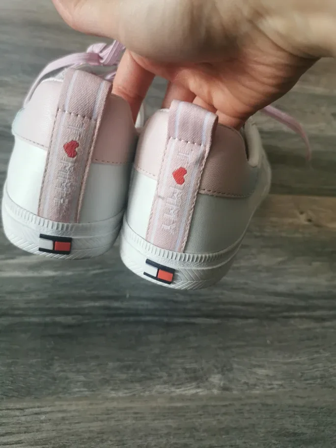 Tommy Hilfiger Women's White and Pink Sneakers image indicator(3)