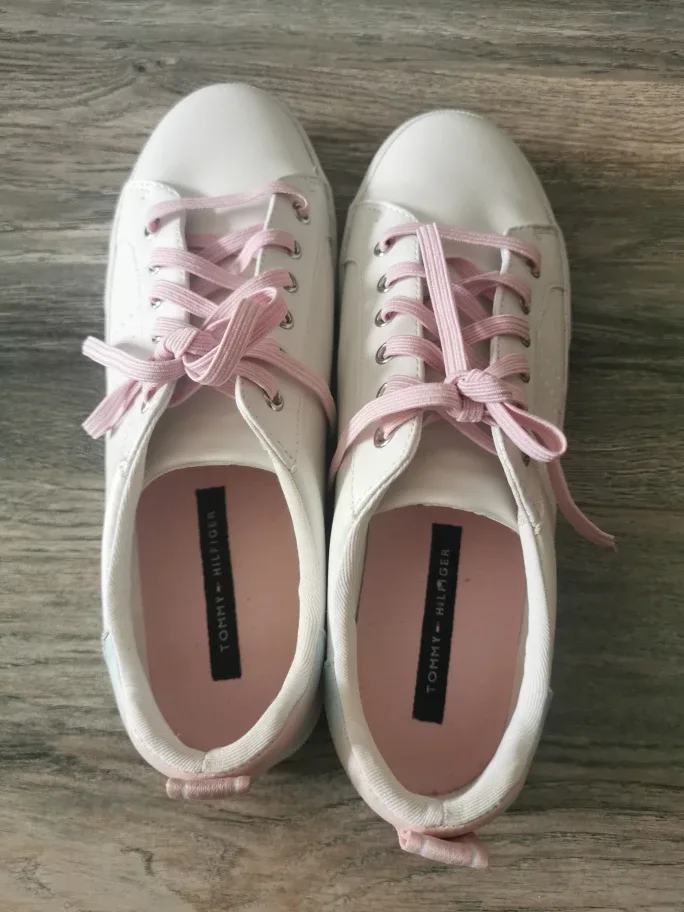 Tommy Hilfiger Women's White and Pink Sneakers image indicator(4)