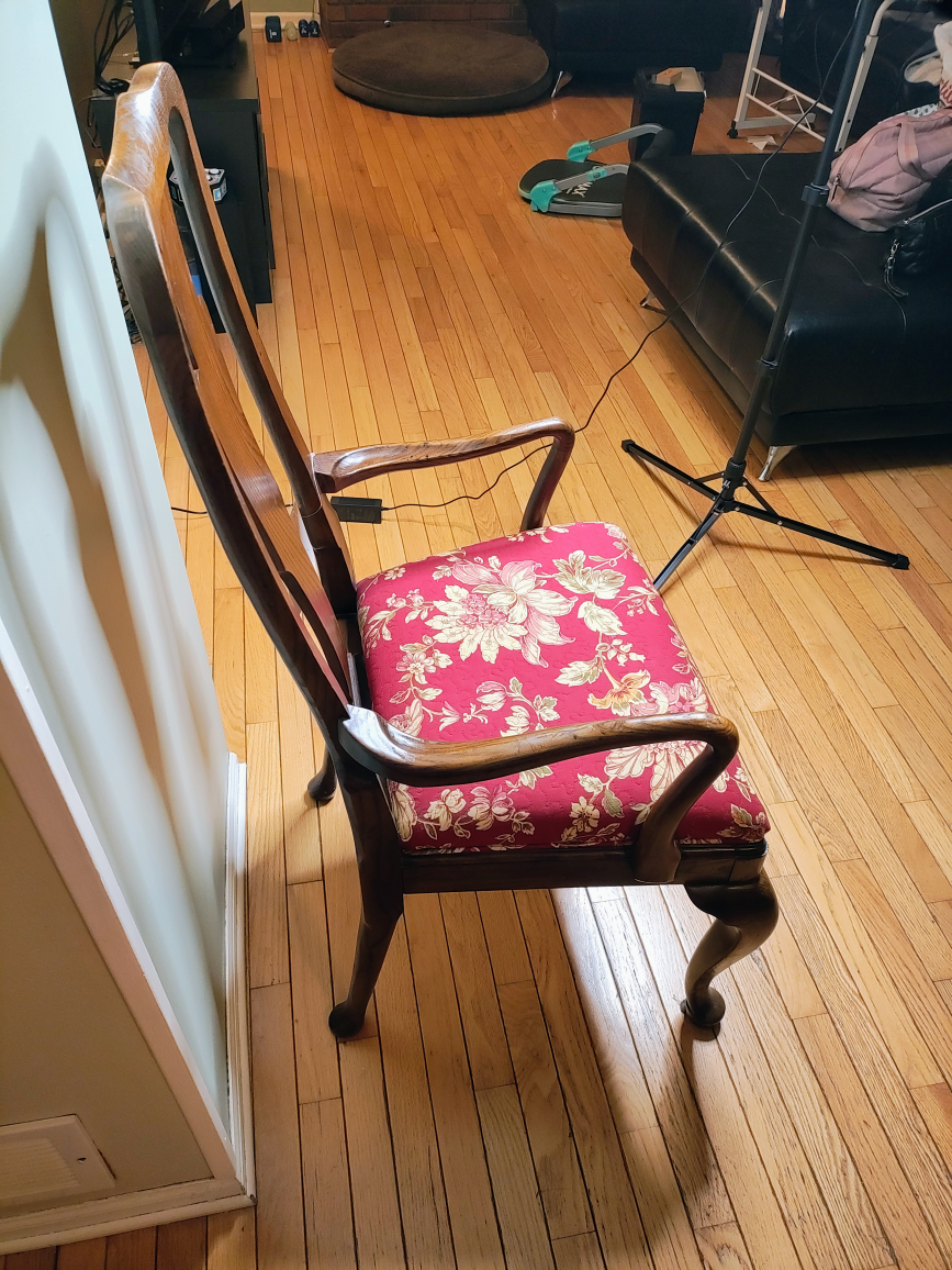 4 Wooden Dining Chairs with Floral Cushion - photo 3