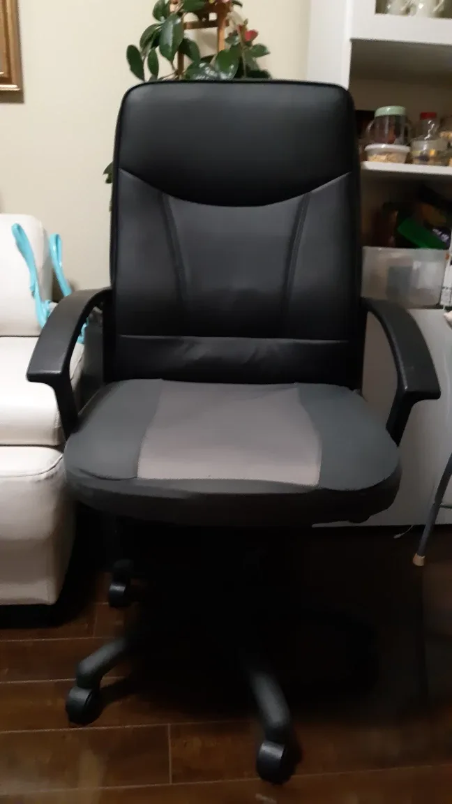 IKEA office Chair - Black and Grey in great clean condition image indicator(3)