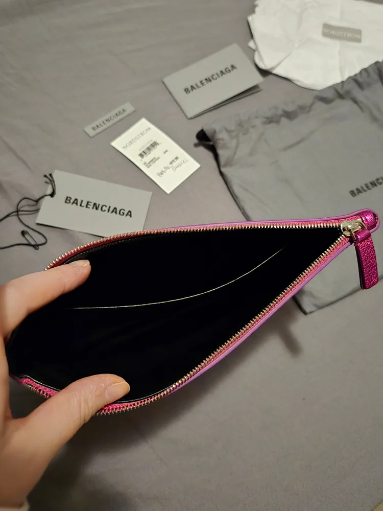 Balenciaga everyday pouch image indicator(3)