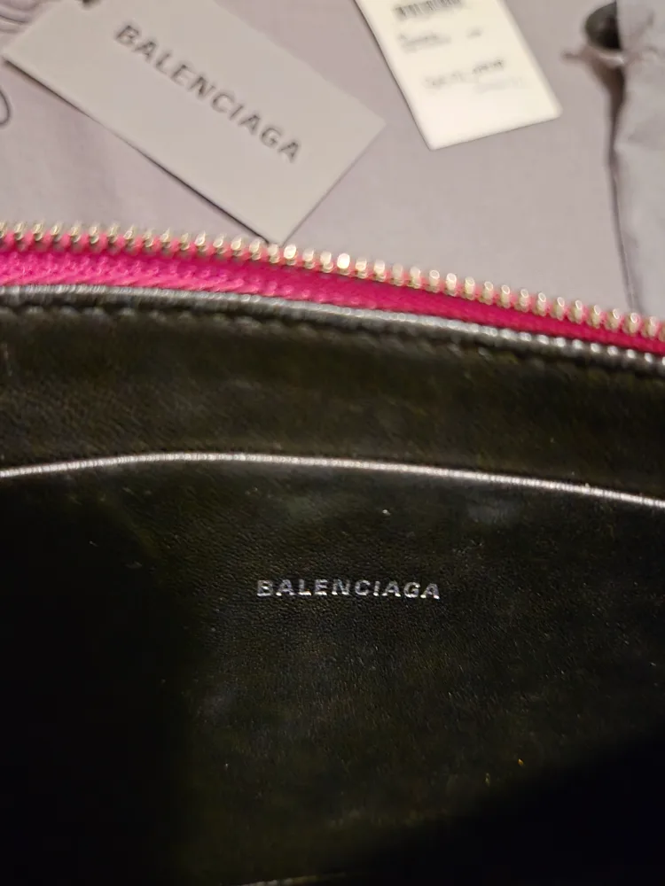 Balenciaga everyday pouch image indicator(4)