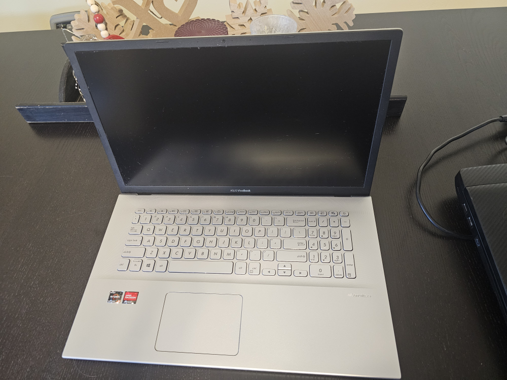 ASUS VivoBook AMD Ryzen 5 Laptop - photo 2