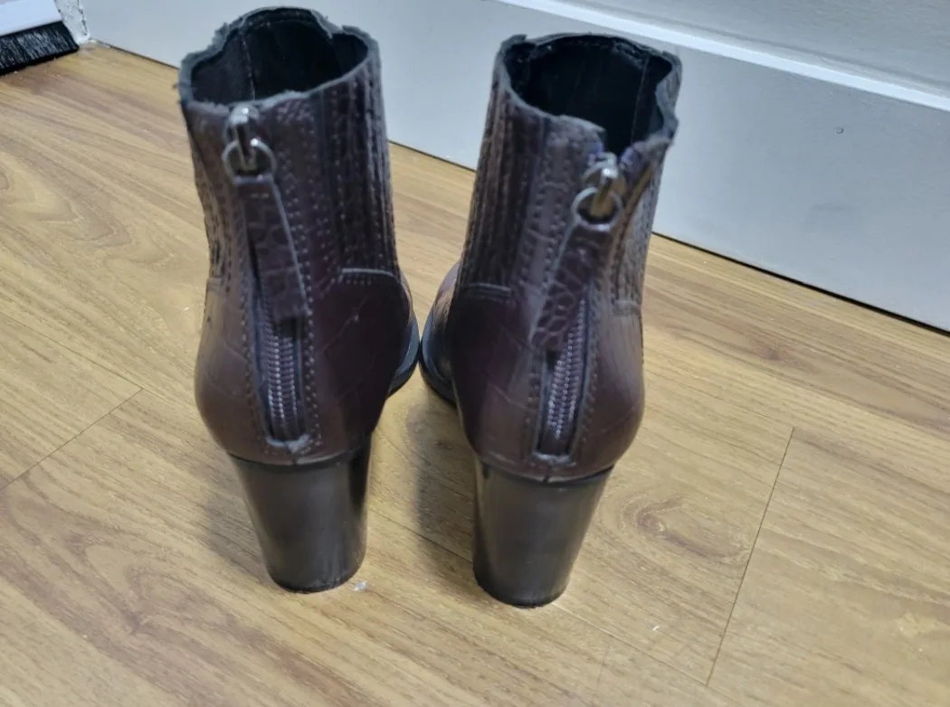 Women's Croc-Embossed Ankle Boots image indicator(5)