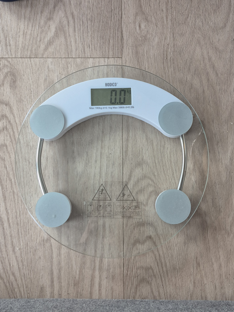 BODICO Bathroom Scale - Glass Top - Digital Display