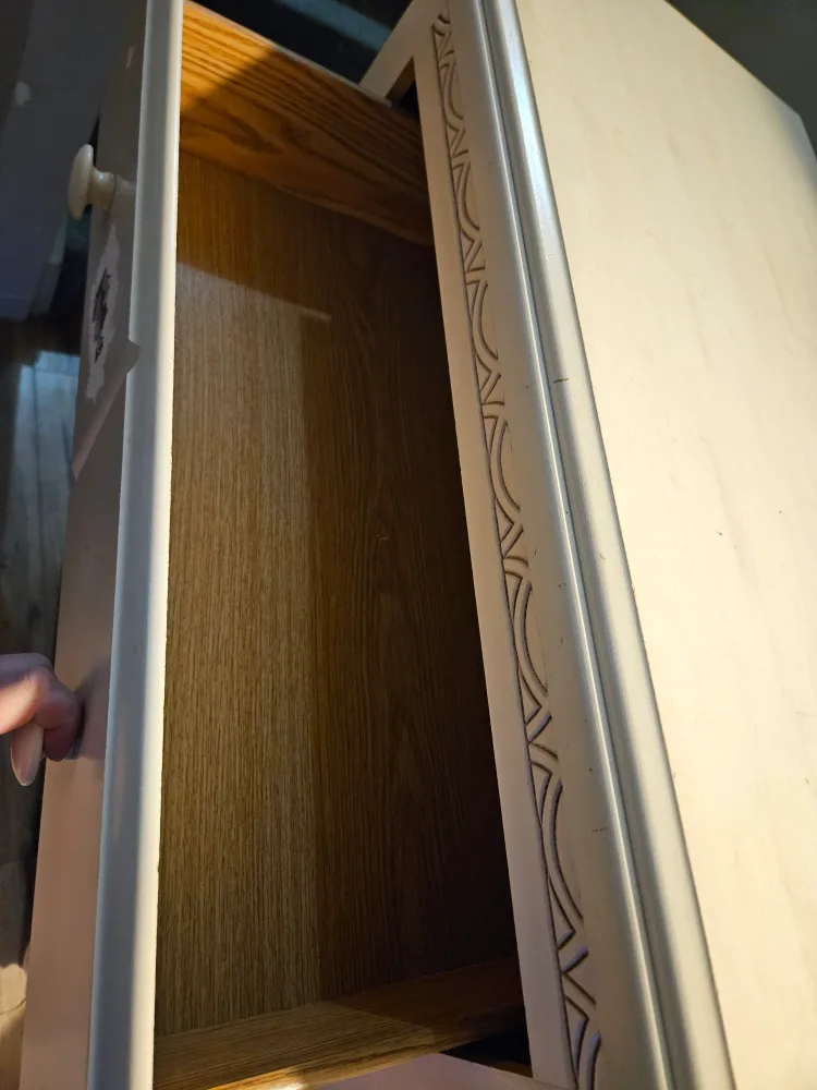 Five-Drawer Dresser - Off-White image indicator(2)