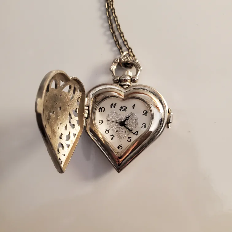 Heart-Shaped Pocket Watch Necklace image indicator(7)
