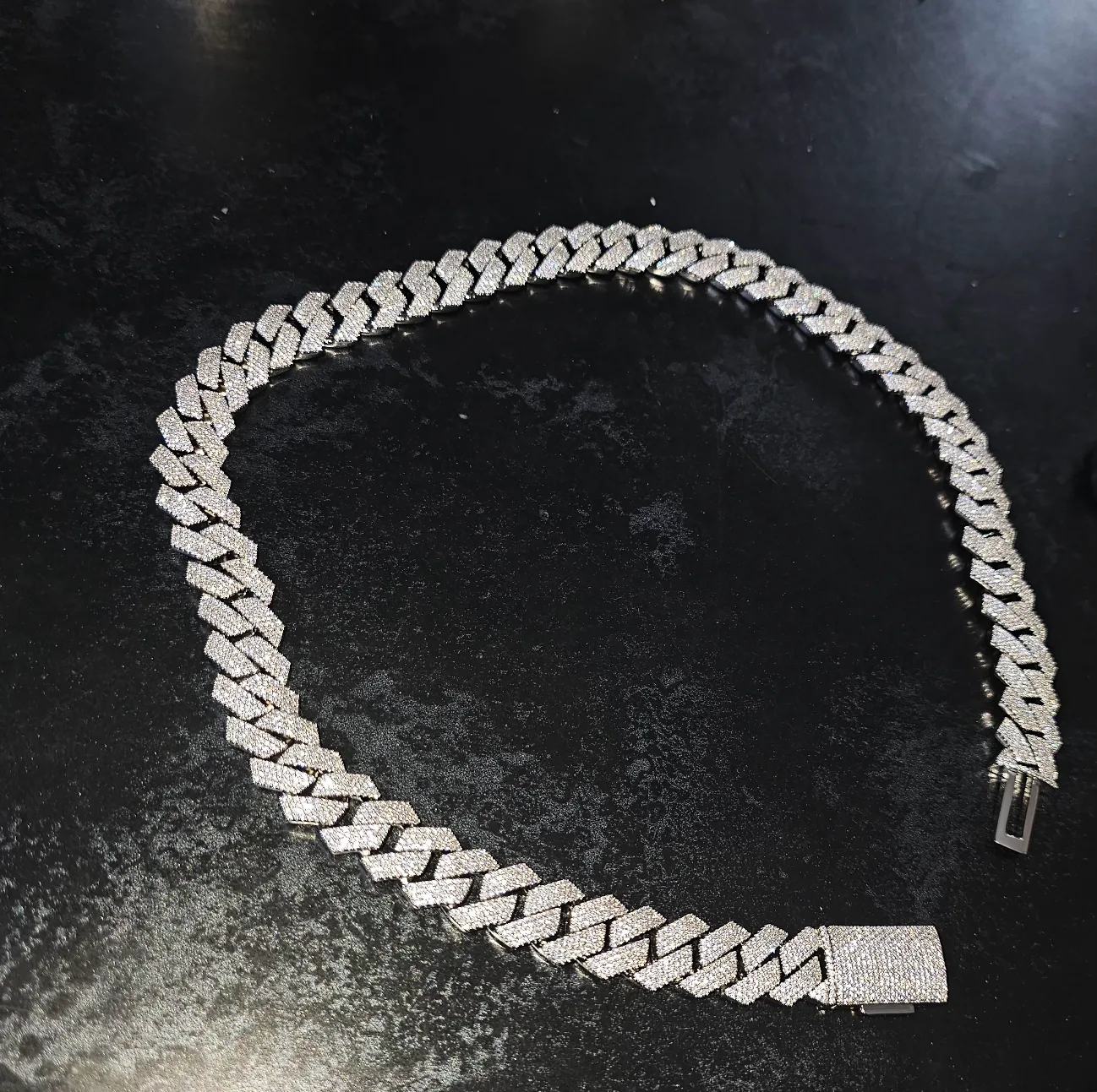 Ice-out Cuban Link Chain image indicator(3)