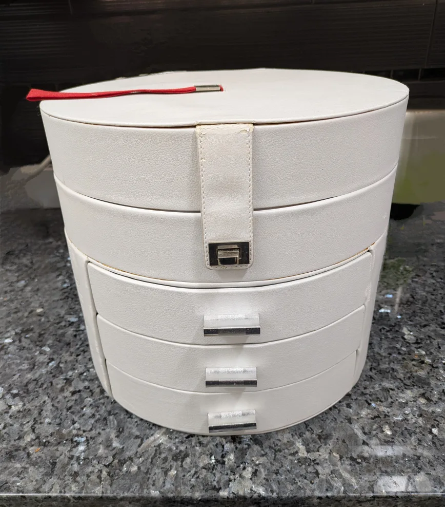 RARE, LIMITED EDITION Essie couture hat box image indicator(6)