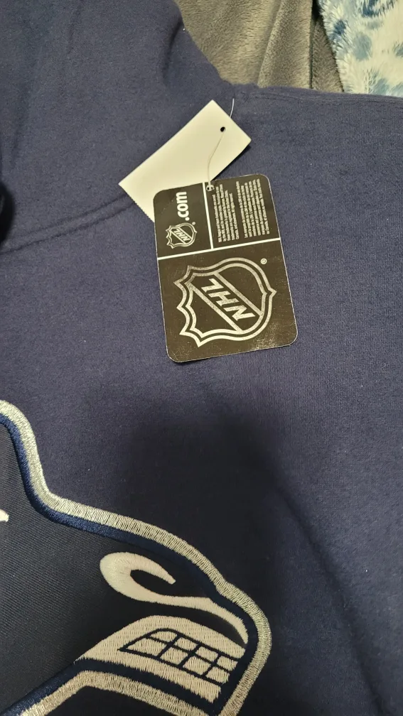 BRAND NEW NHL CANUCKS PULL OVER HOODIE image indicator(2)