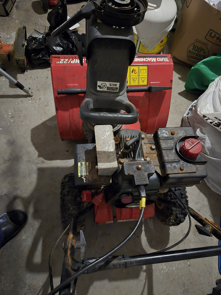 MTD  YARD MACHINE SNOW BLOWER ❄️ - photo 4