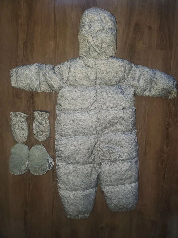Baby Gap Snowsuit w Mittens Booties 12 - 18 months image indicator(3)