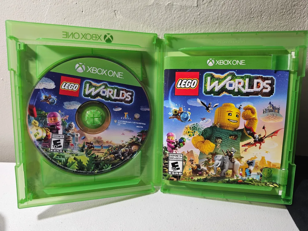 LEGO Worlds Xbox One Game image indicator(3)