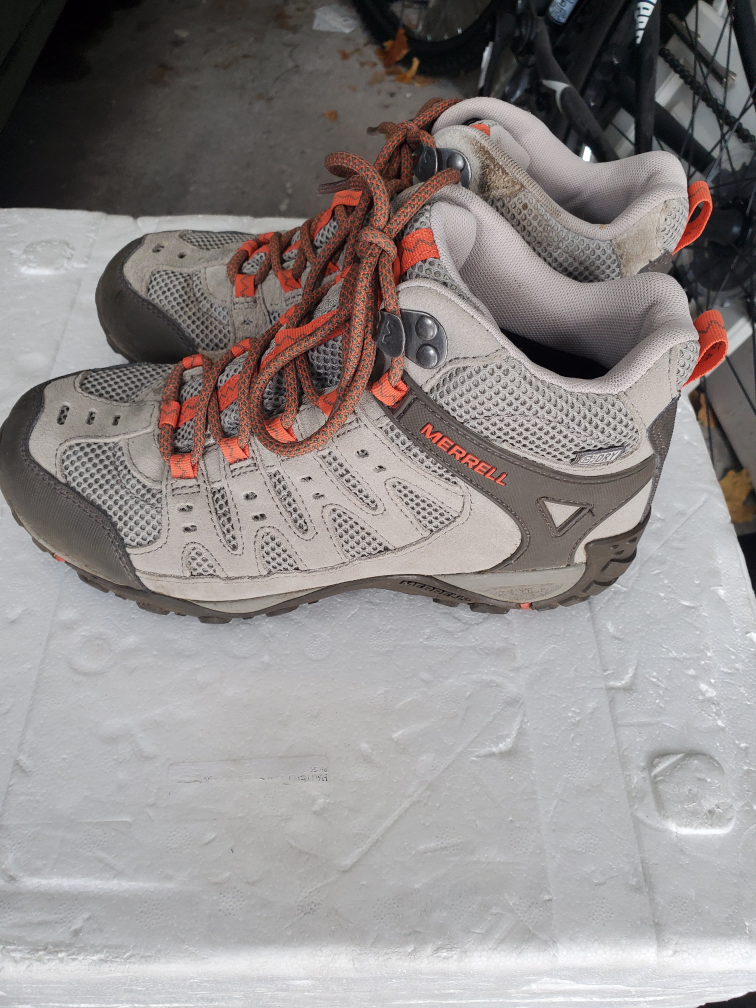 Merrell Hiking Boots - Women's Size 7 - photo 2
