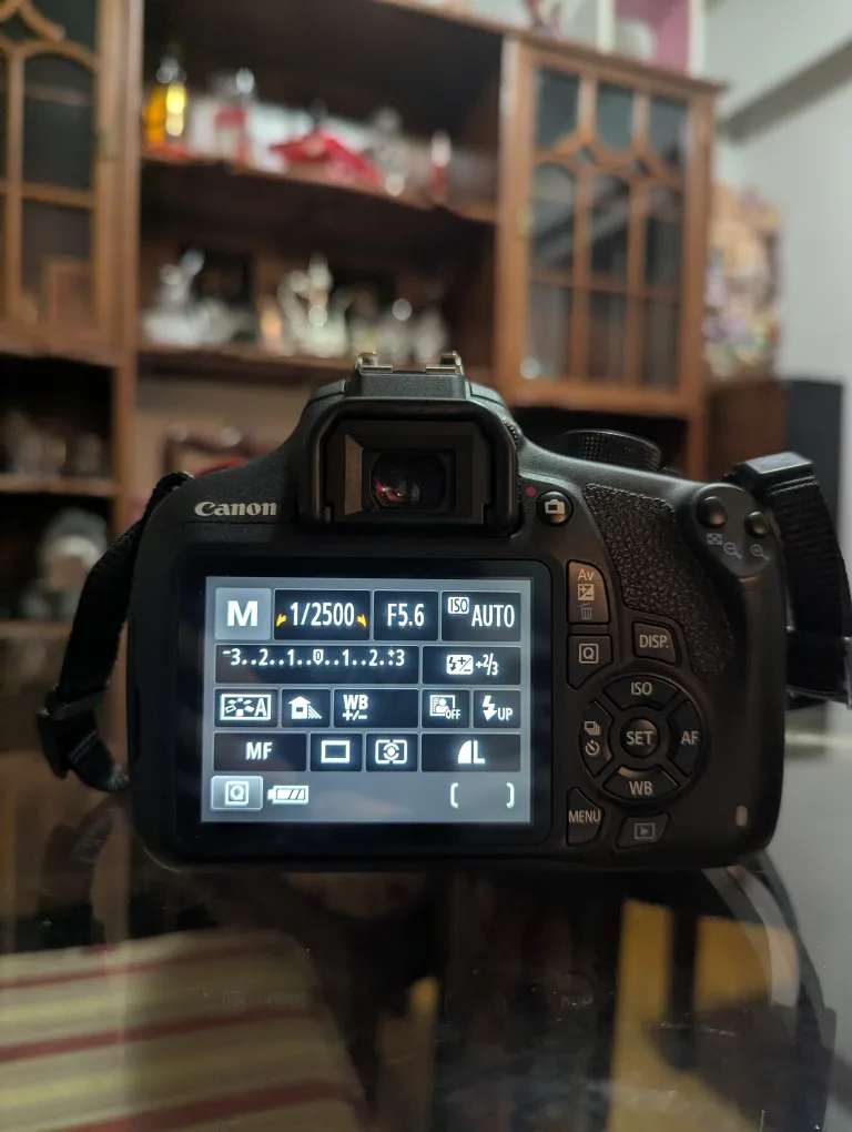 T5 Canon Camera (LIKE NEW) image indicator(4)