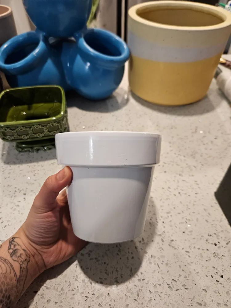 White ceramic planter pot thumbnail