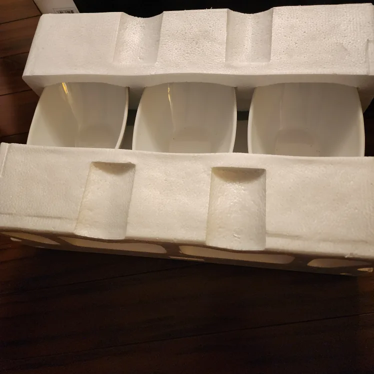 4-Piece Porcelain Serving Set image indicator(2)