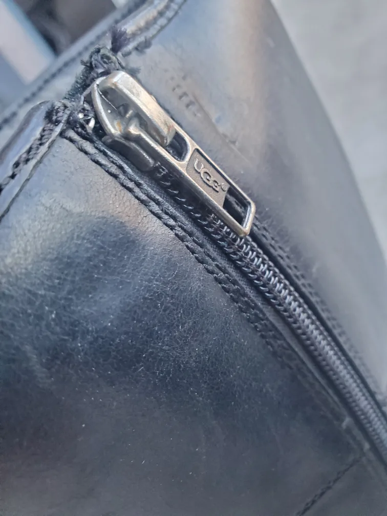 UGG leather boots image indicator(3)