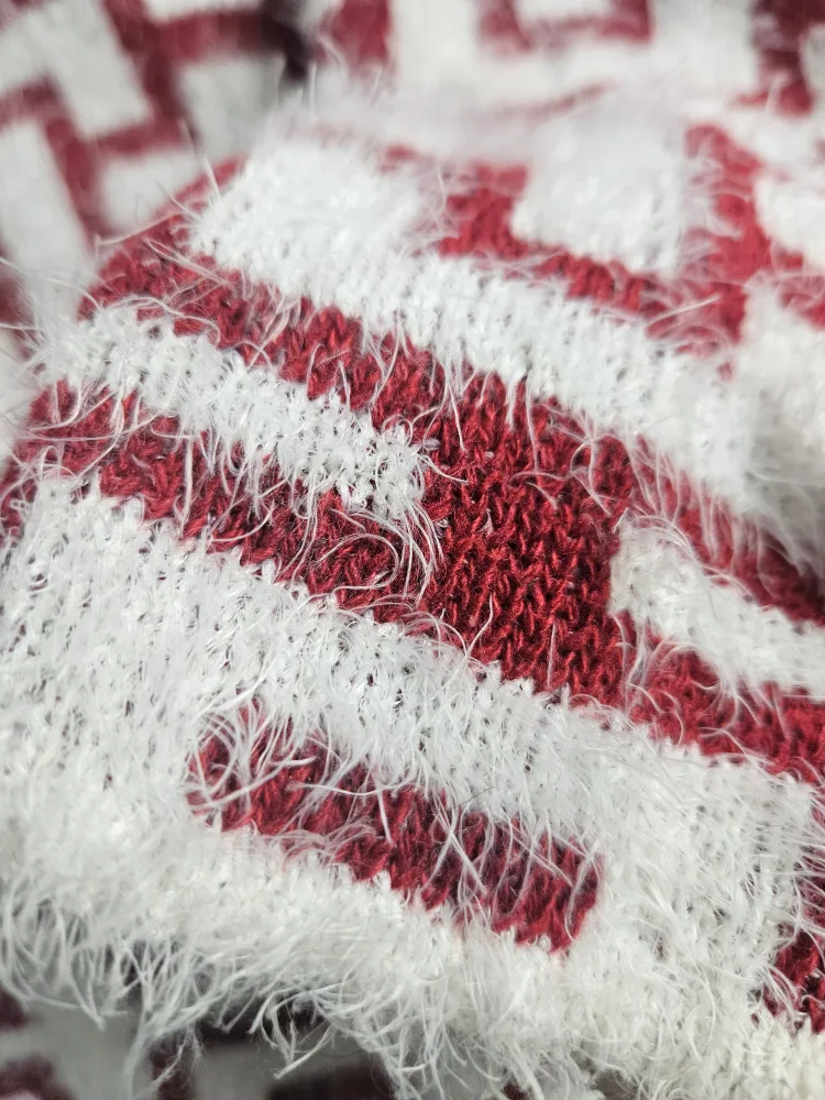 Women's red and white sweater. image indicator(2)