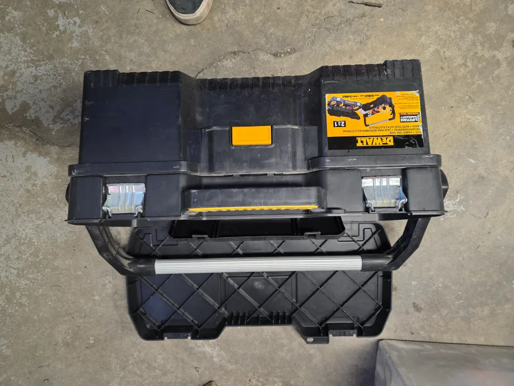 DEWALT 2-in-1 Tote + Power Tool Case image indicator(3)