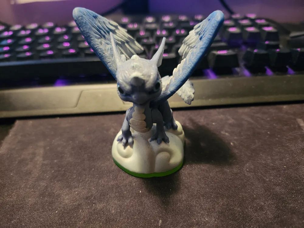 Skylanders & The Office Bobbleheads & dream blade figures image indicator(2)