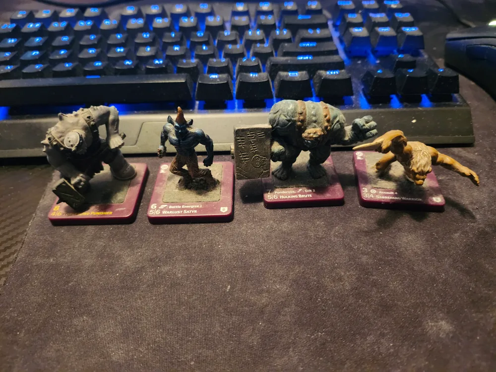 Skylanders & The Office Bobbleheads & dream blade figures image indicator(3)