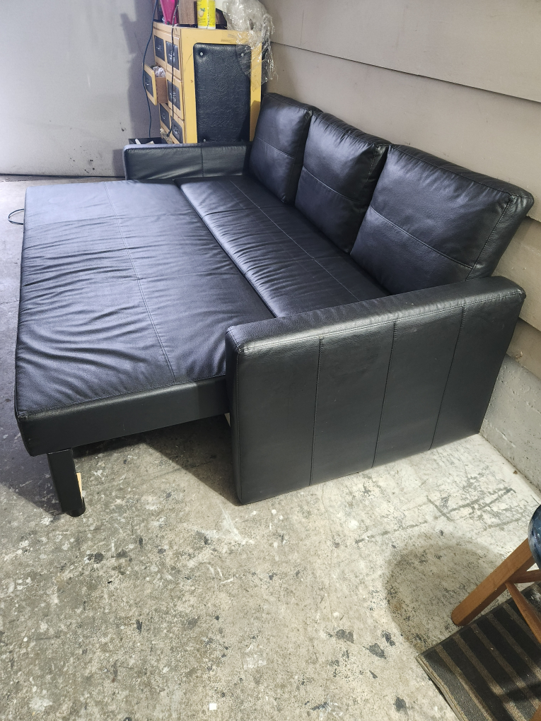 Black Leather Pull-Out Sofa Bed