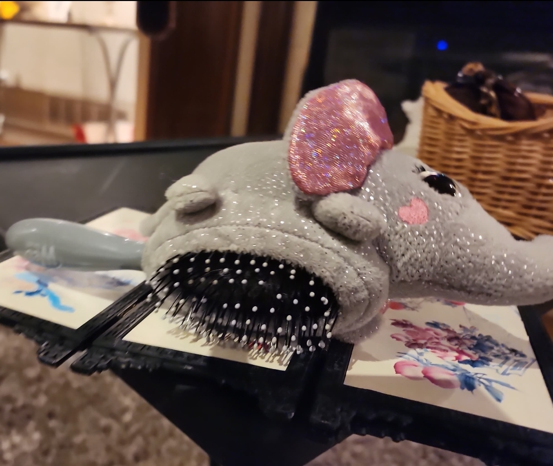 Adorable Elephant Hairbrush - photo 3