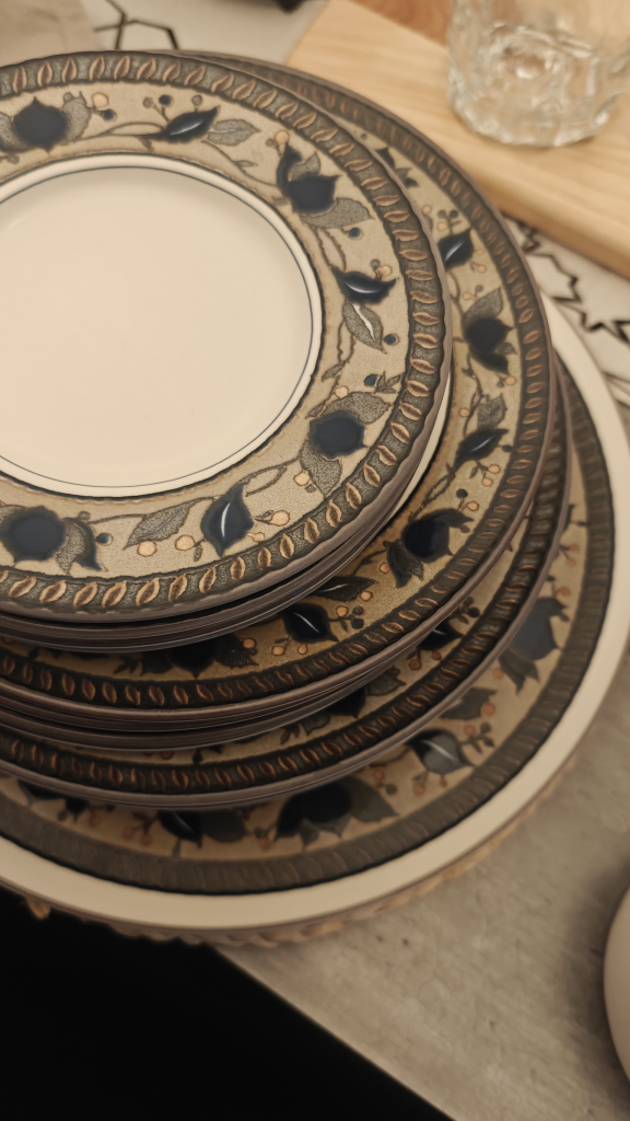 Mikasa Intaglio Arabella Dinnerware Set - photo 2