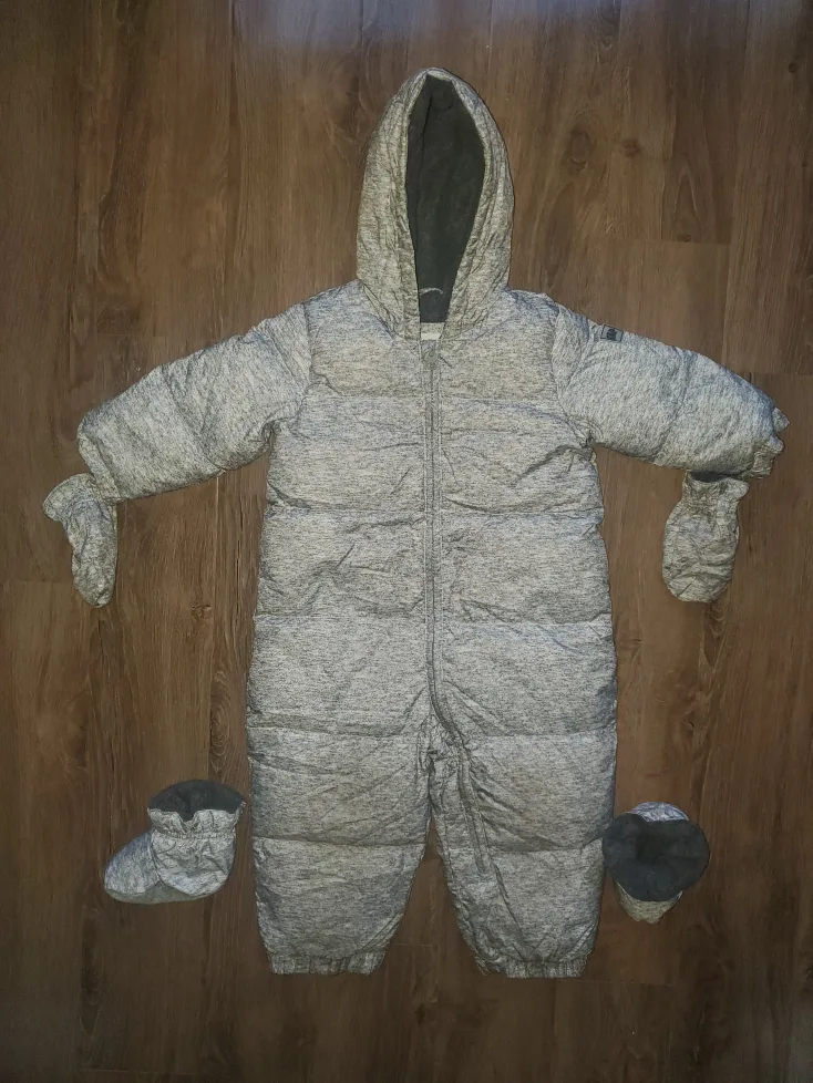 Baby Gap Snowsuit w Mittens Booties 12 - 18 months image indicator(6)