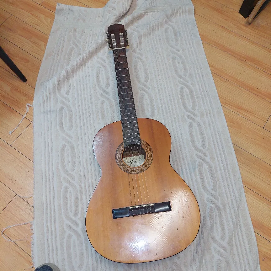 Vintage Aria Classical Guitar image indicator(5)