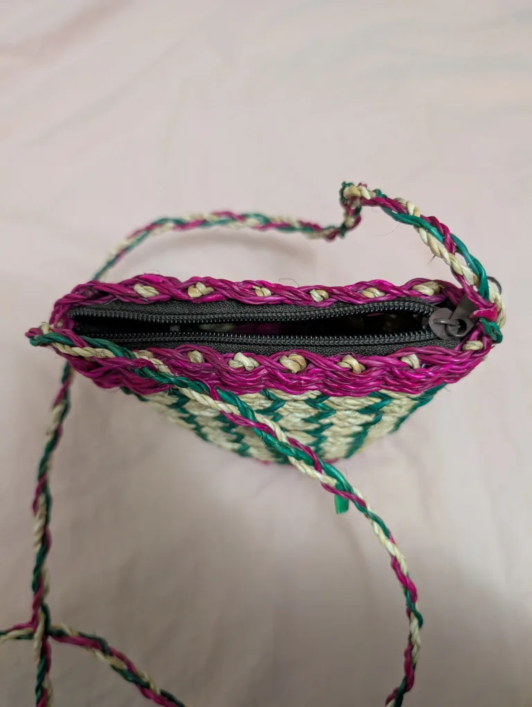 Handmade Woven Crossbody Bag image indicator(2)