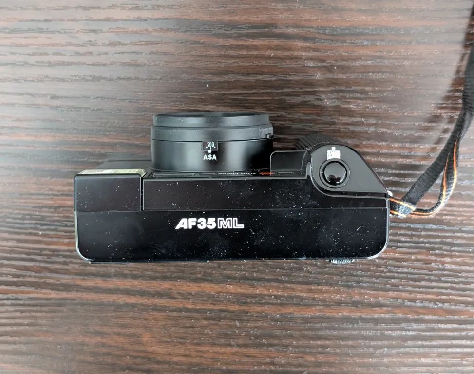 Vintage Canon AF35ML Film Camera with Case image indicator(3)