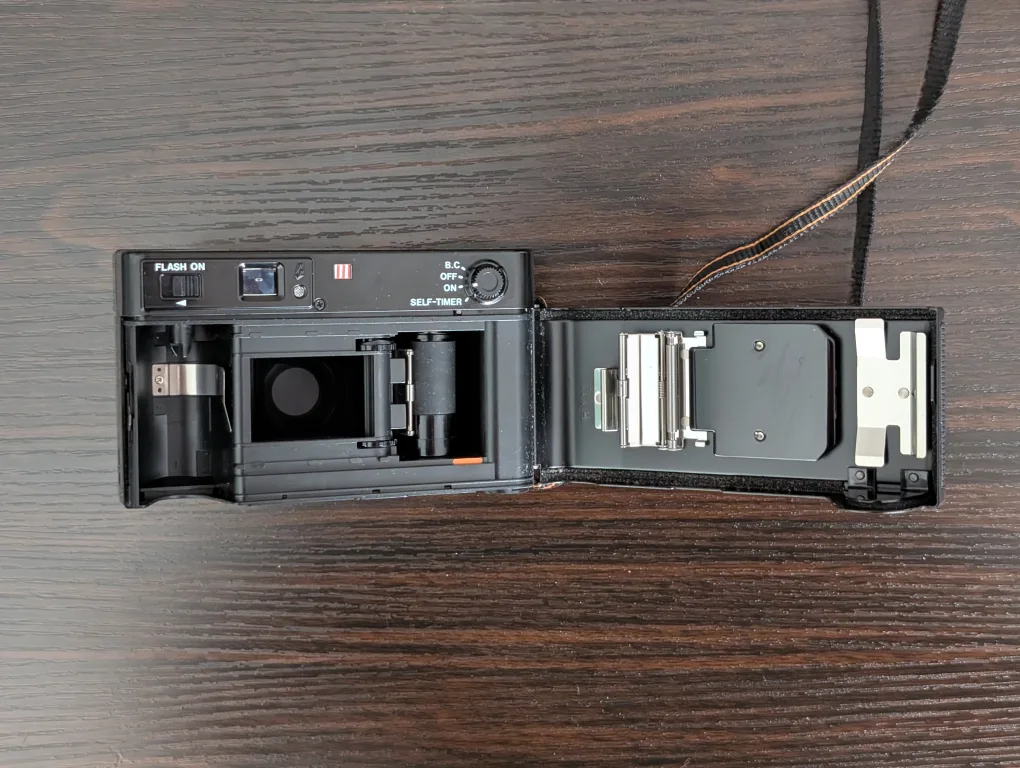 Vintage Canon AF35ML Film Camera with Case image indicator(6)