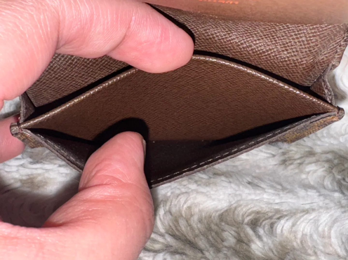 Louis Vuitton Damier ebene Card Holder image indicator(7)