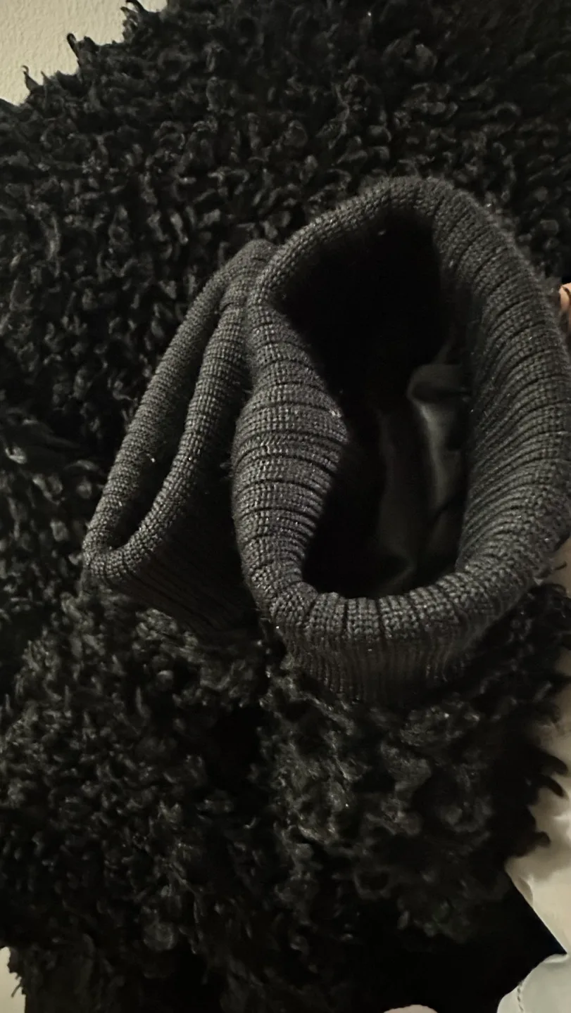 Zara Black Fuzzy Jacket image indicator(6)