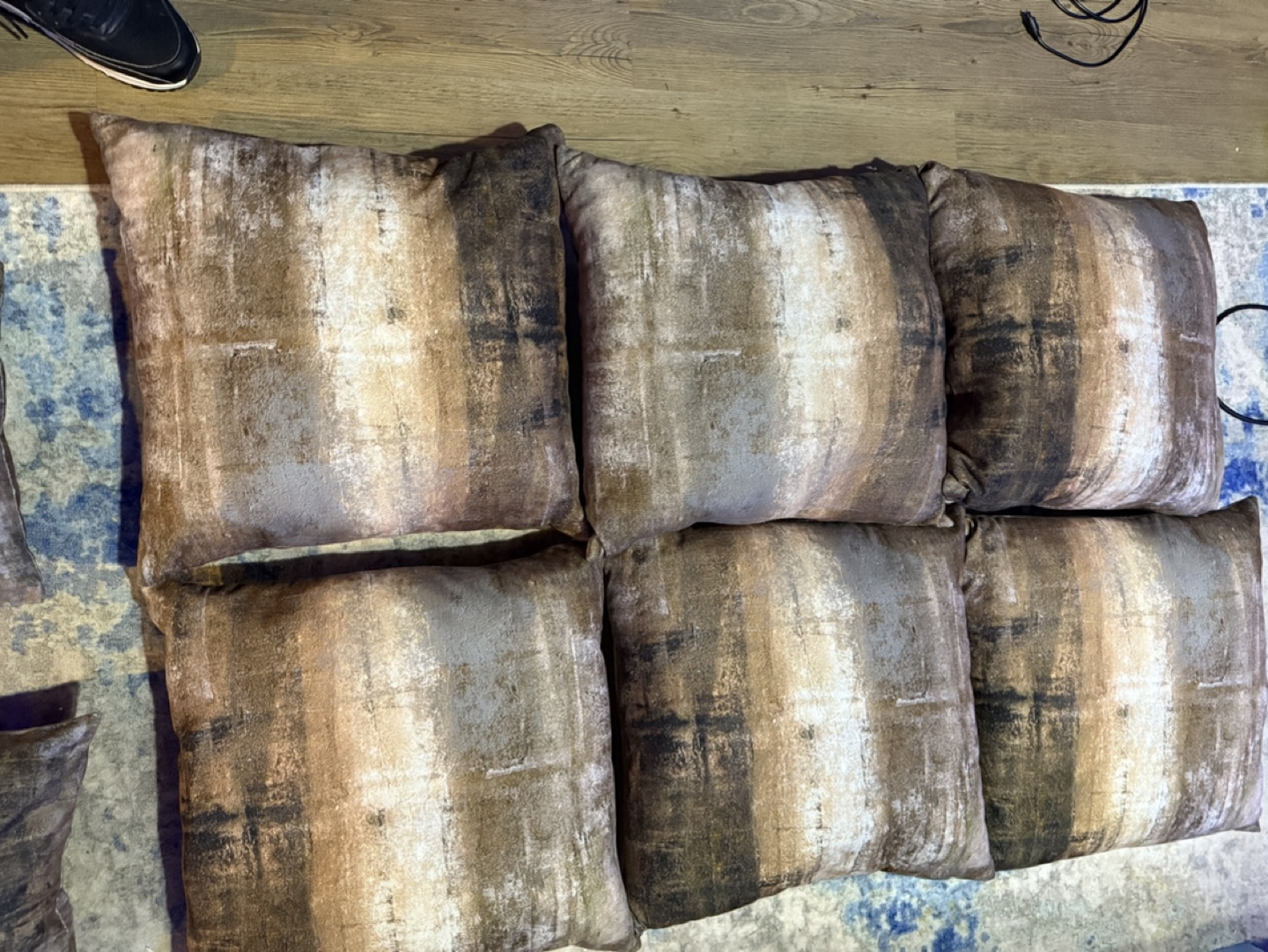 Eight Decorative Throw Pillows - photo 3