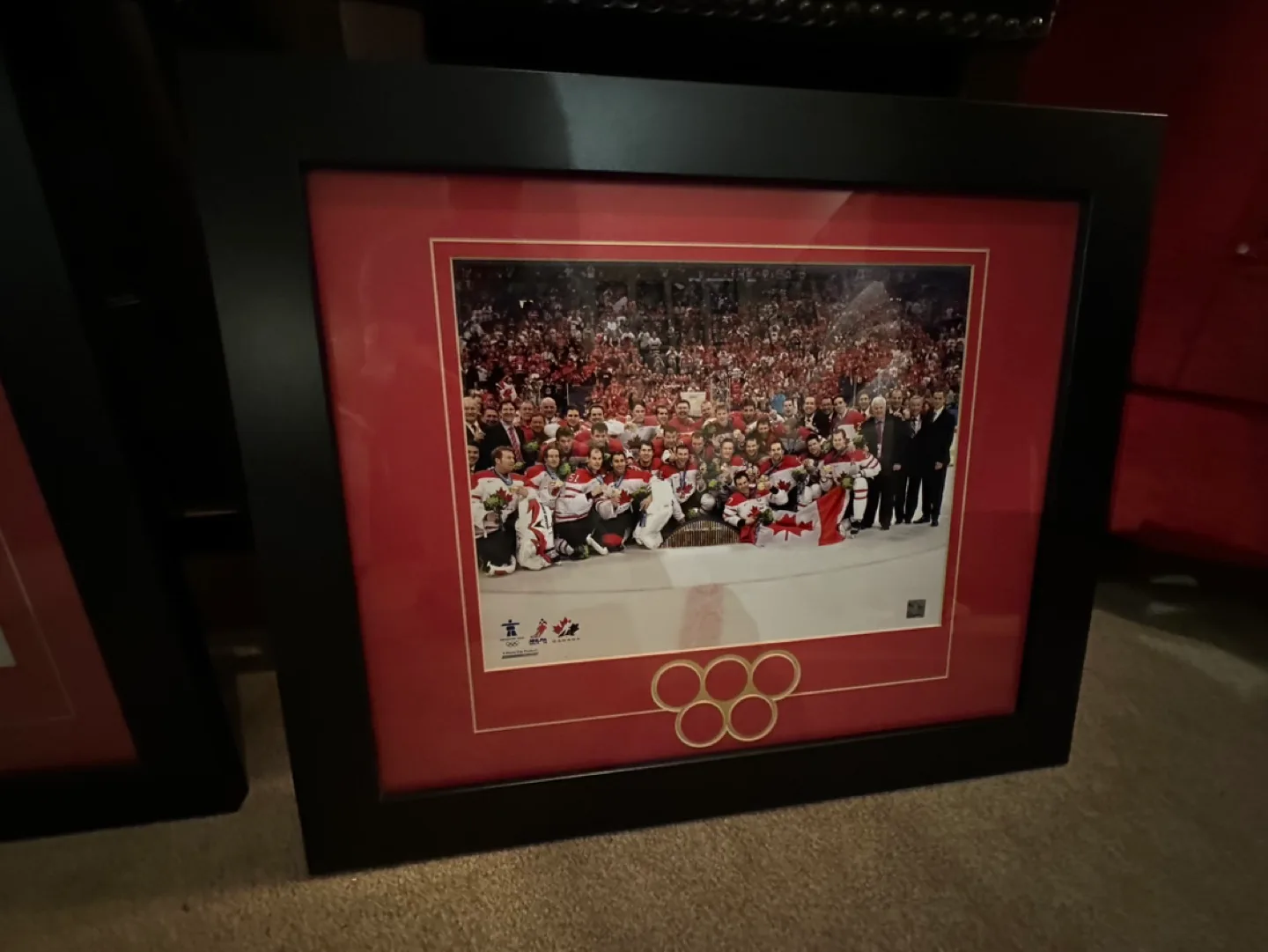 Framed Vancouver 2010 Olympics Canadian Men's Hockey Team Photo image indicator(2)