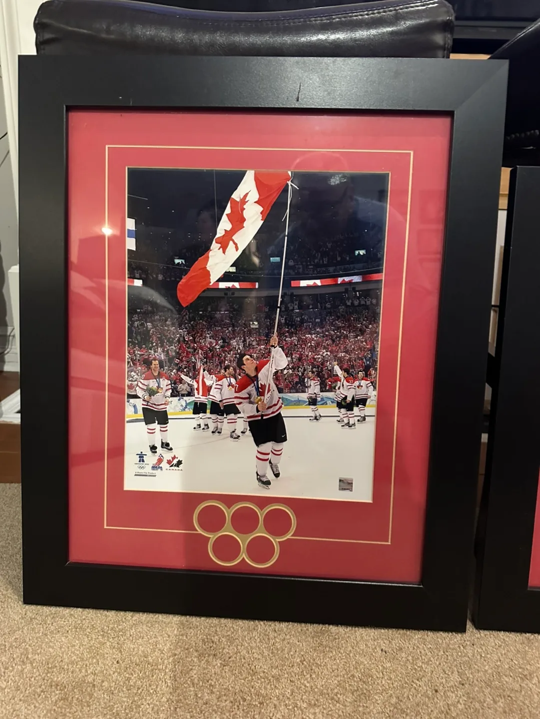 Framed Vancouver 2010 Olympics Canadian Men's Hockey Team Photo image indicator(9)