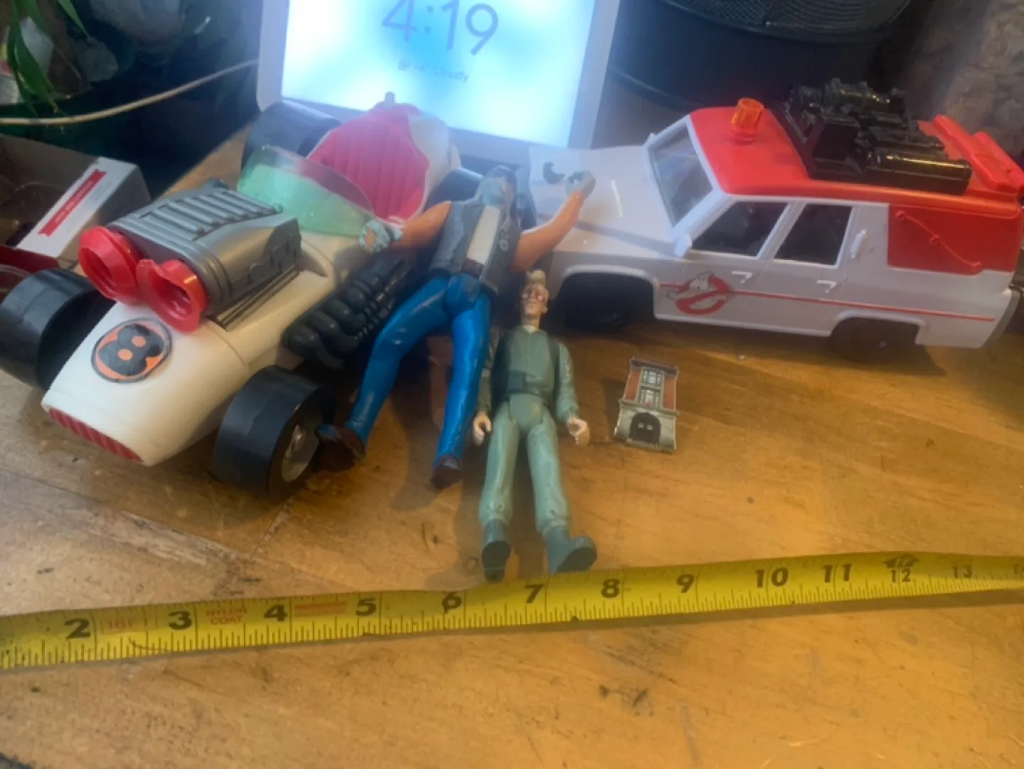 Ghostbusters Collectible Lot: Figures, Vehicles & Pin thumbnail