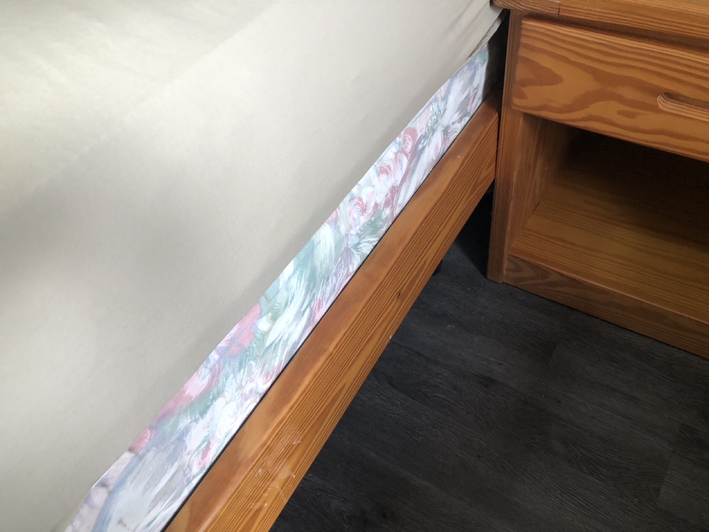 Pine Bedroom Set - 6 Drawer Dresser, 2 Nightstands - photo 5