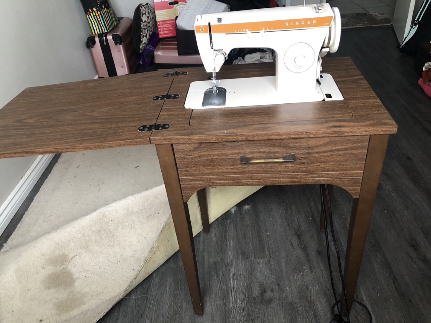 Singer Sewing Machine with Cabinet - photo 2
