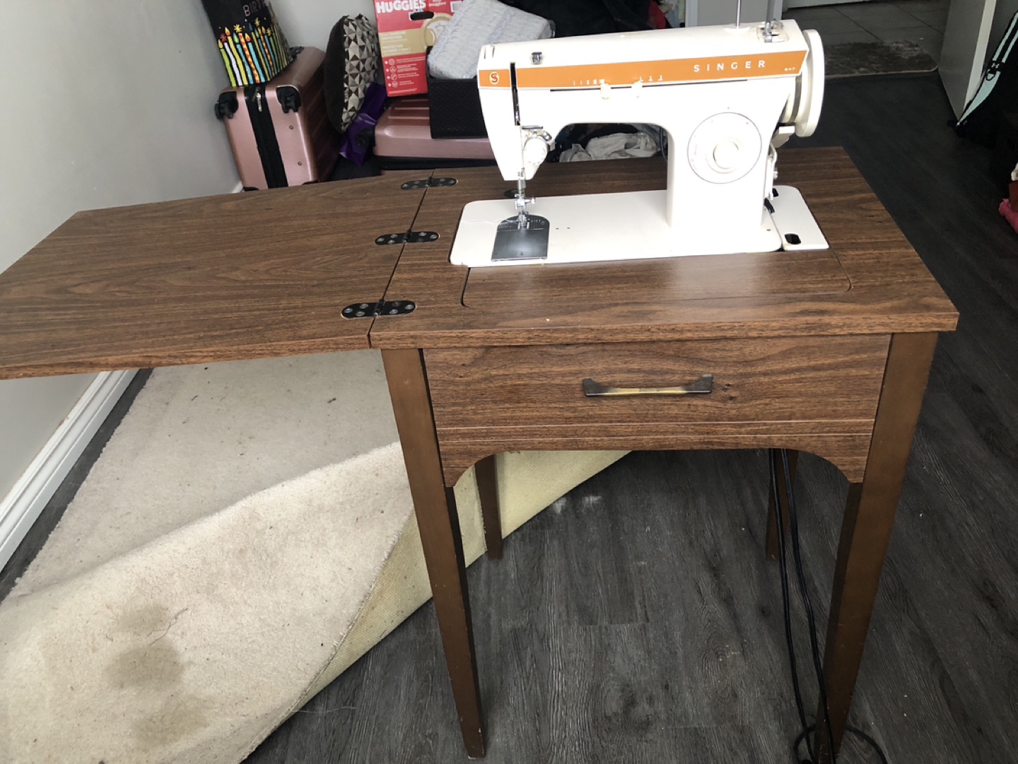 Singer Sewing Machine with Cabinet - photo 5