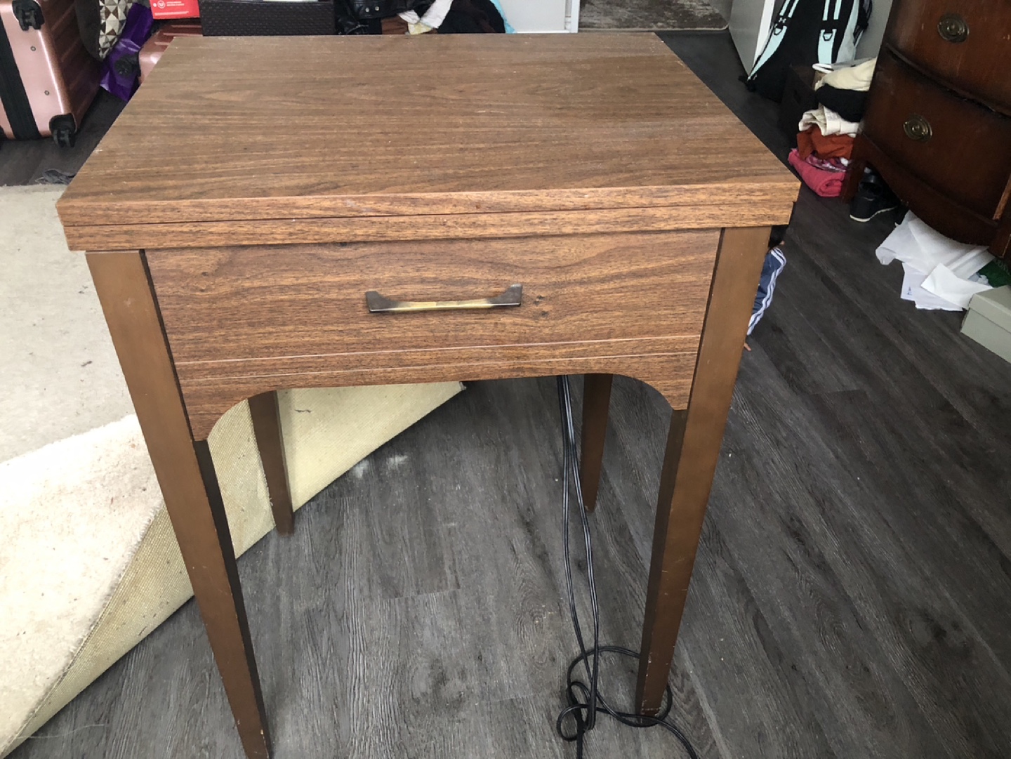 Singer Sewing Machine with Cabinet - photo 4